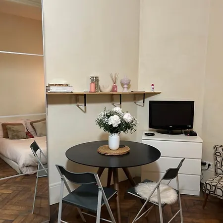 Typiquement Parisien Cosy Apartment Paris