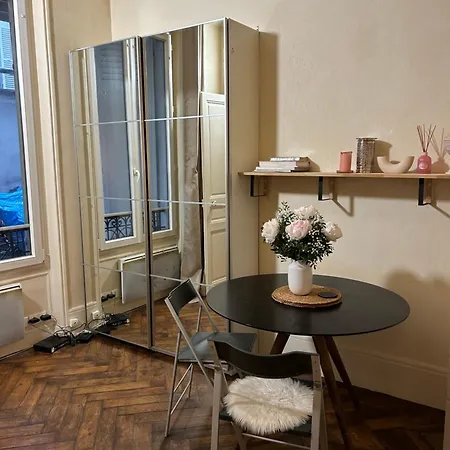 Apartment Typiquement Parisien Cosy *