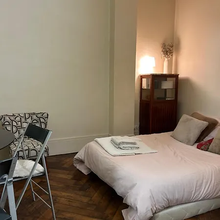Typiquement Parisien Cosy Apartment